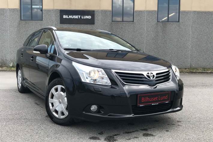 Grå Toyota Avensis fra 2010