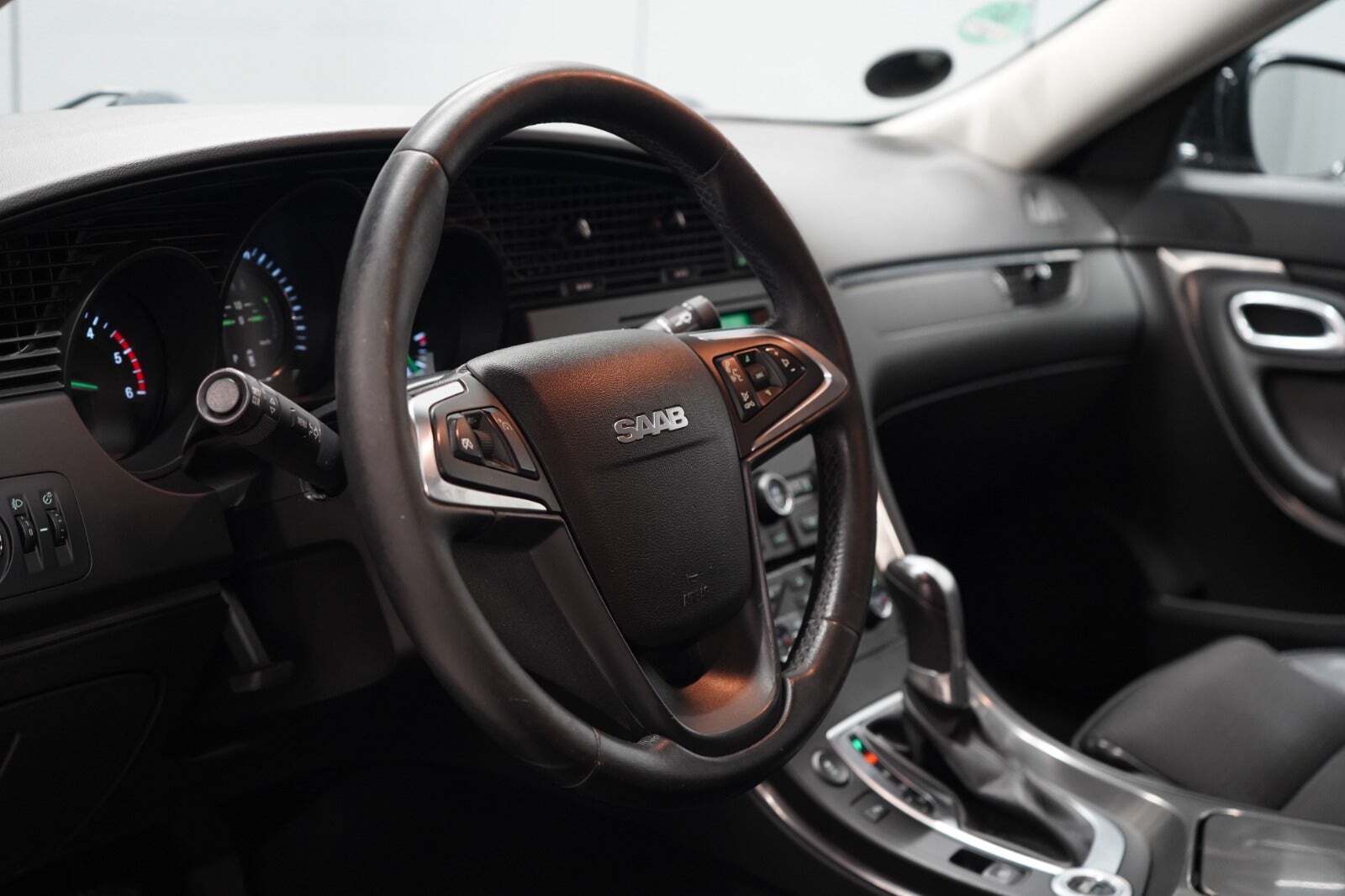 Sort Saab 9-5 fra 2010