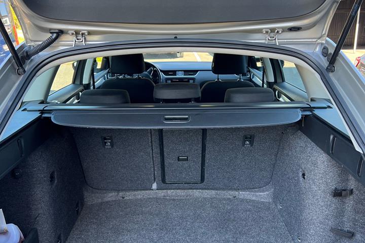 Brun Skoda Octavia fra 2014