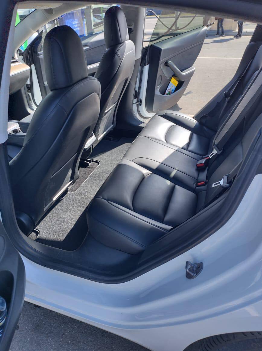 Hvid Tesla Model 3 fra 2021