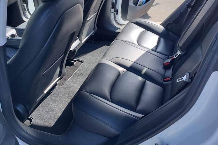 Hvid Tesla Model 3 fra 2021