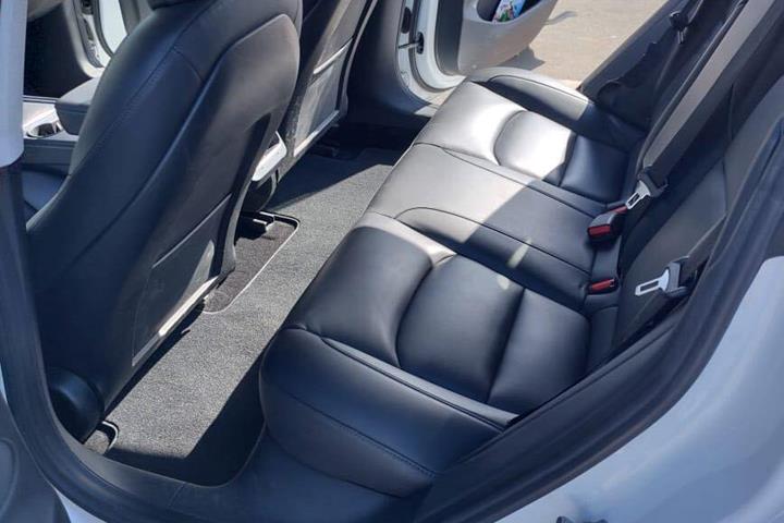 Hvid Tesla Model 3 fra 2021