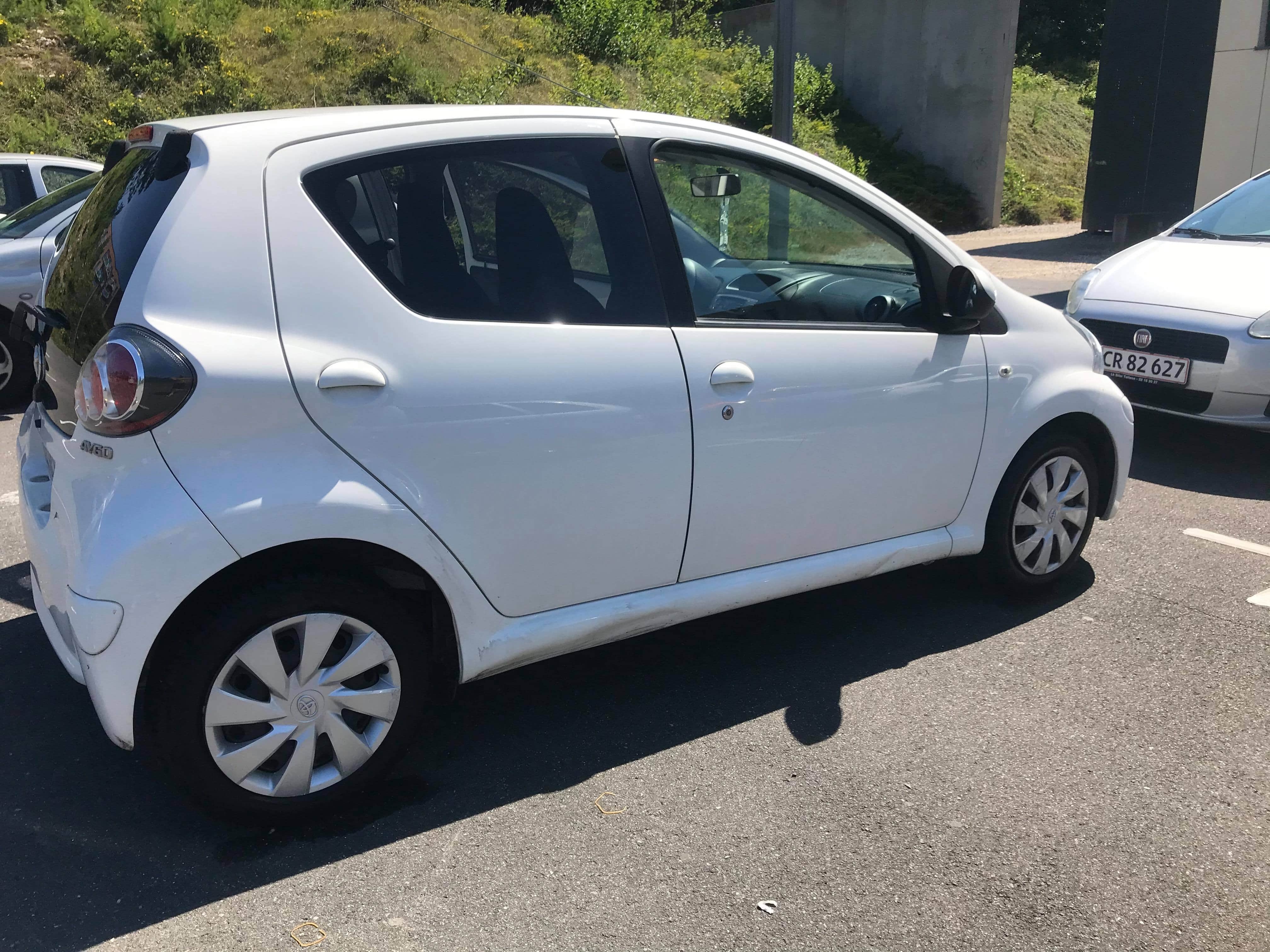 Hvid Toyota Aygo fra 2013