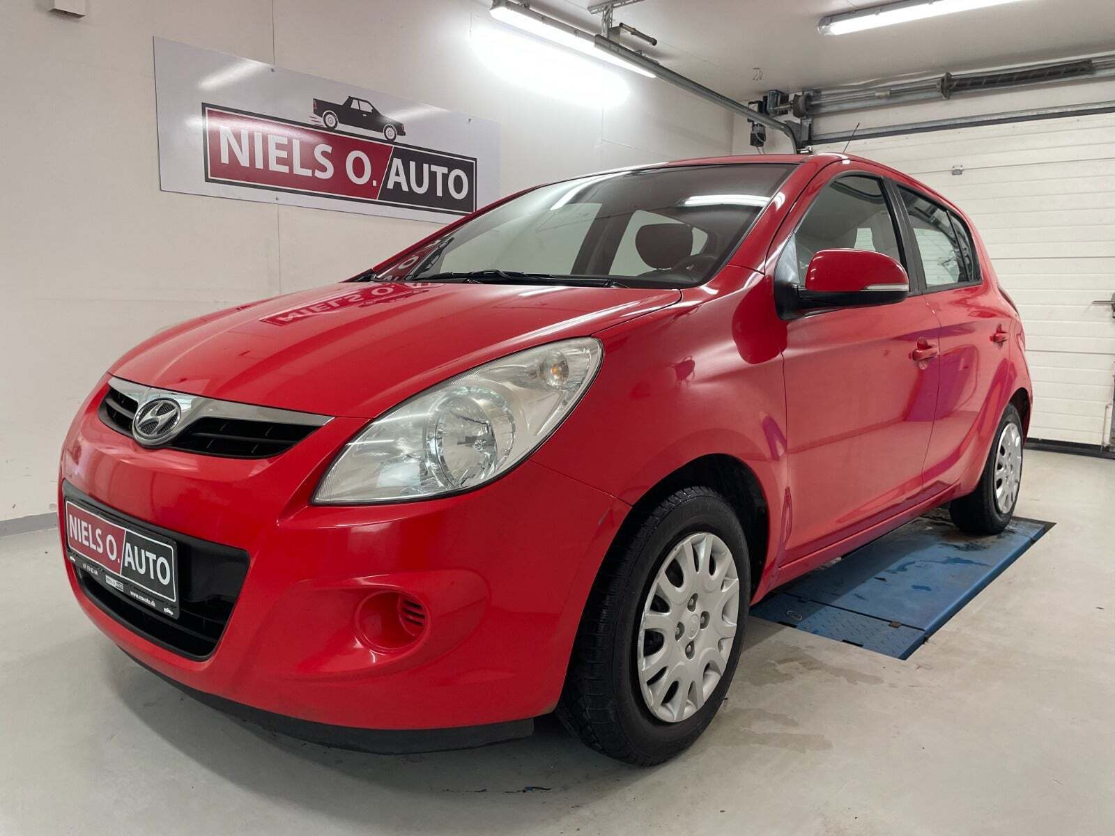 Rød Hyundai i20 fra 2012