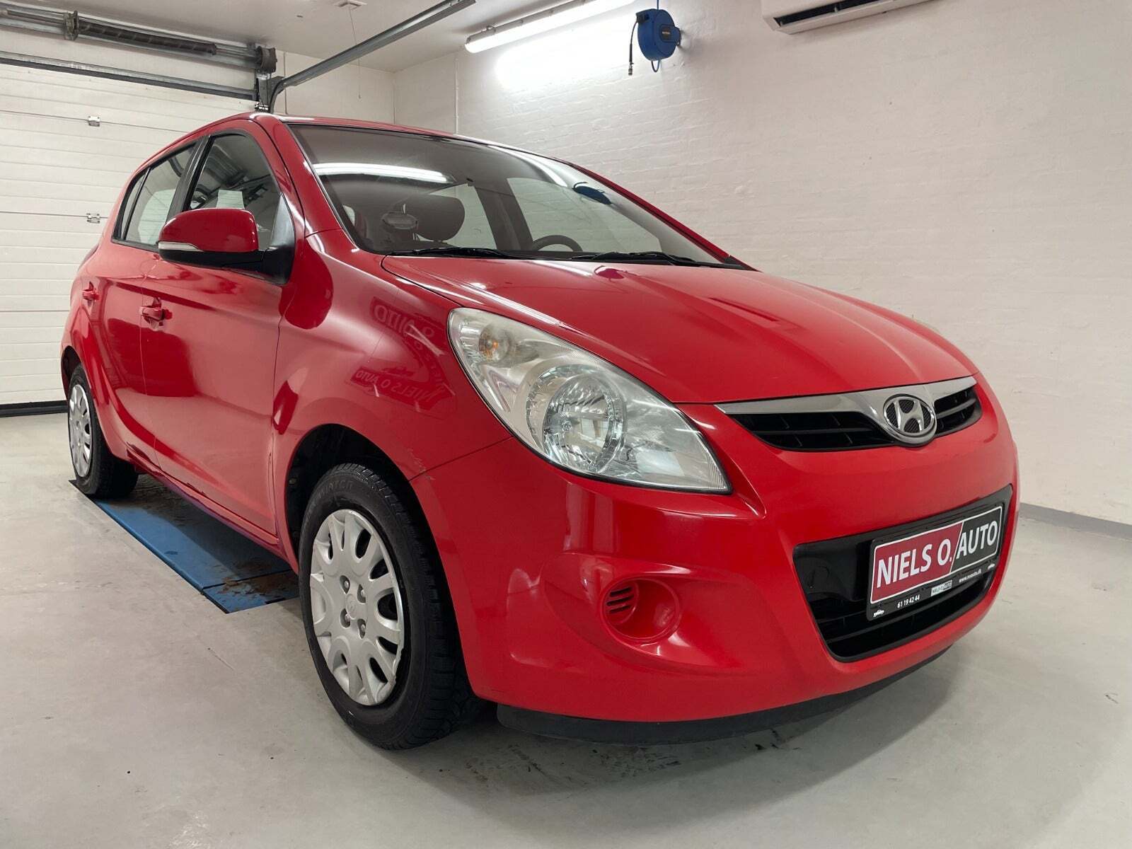 Rød Hyundai i20 fra 2012