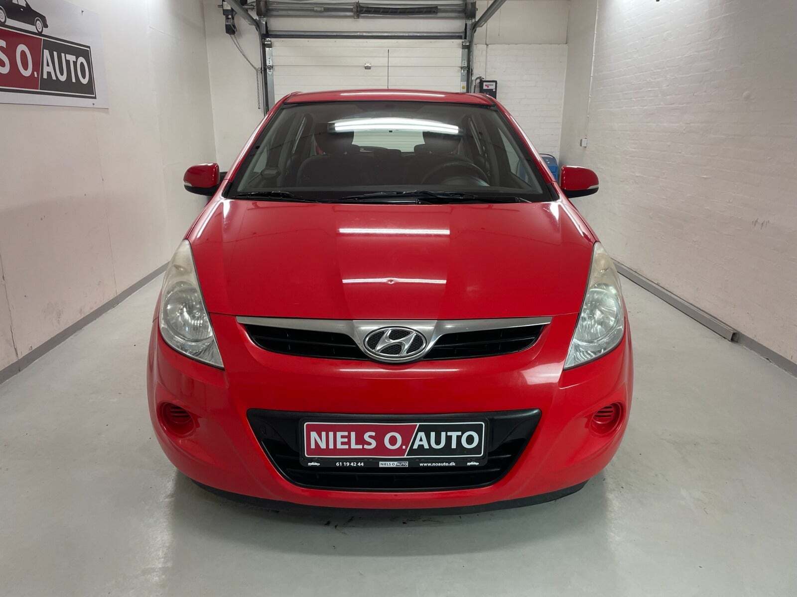Rød Hyundai i20 fra 2012