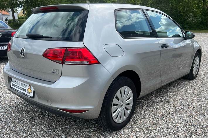 Grå VW Golf VII fra 2014