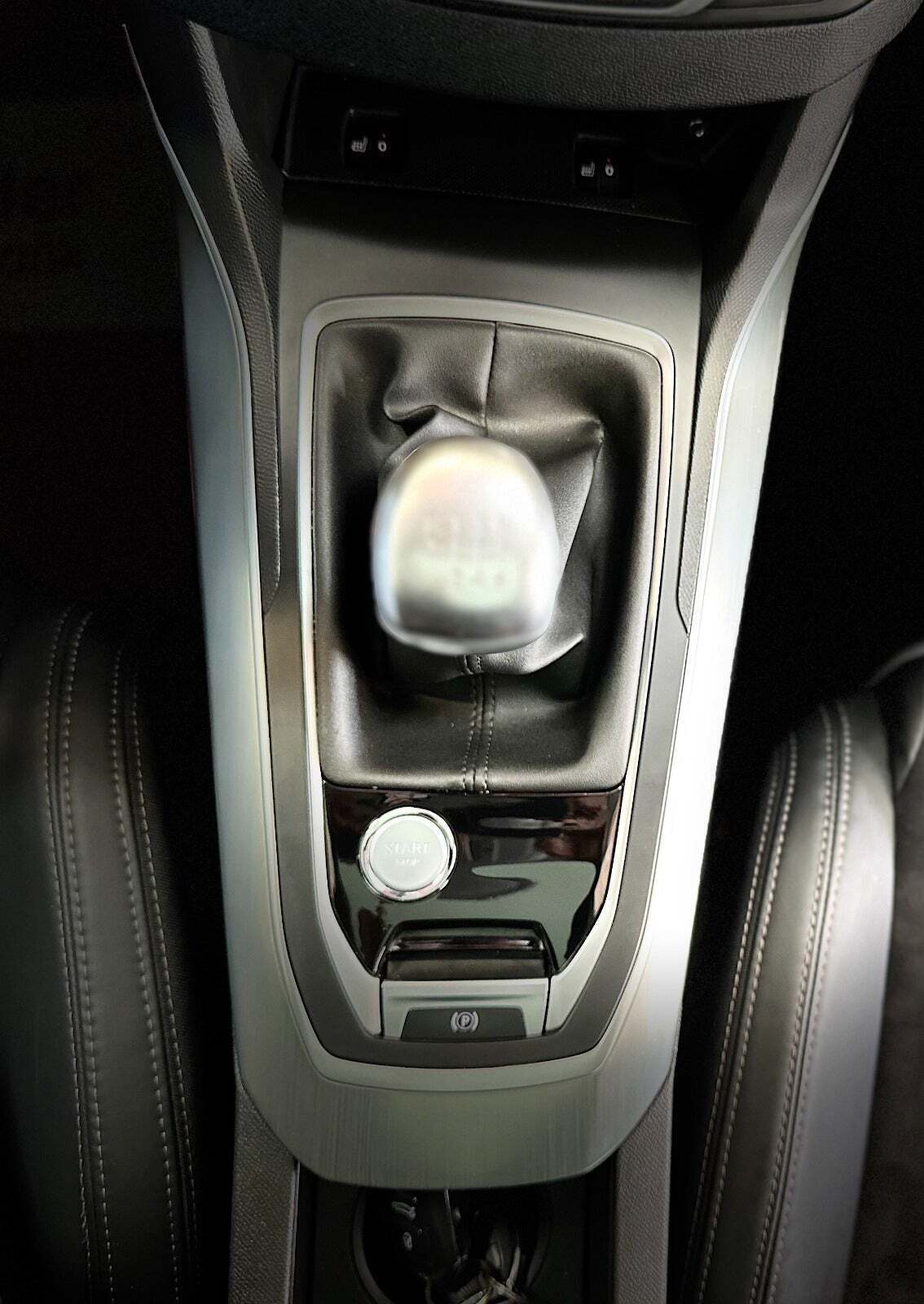 Sort Peugeot 308 fra 2017