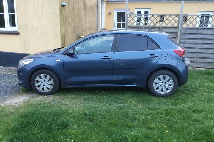 Blå Kia Rio fra 2019
