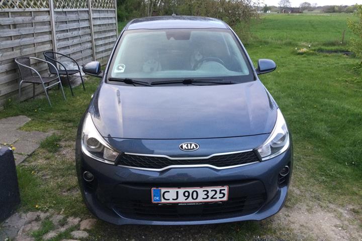 Blå Kia Rio fra 2019