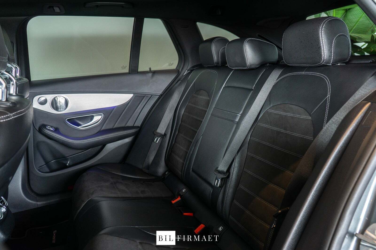 Grå Mercedes C300 de fra 2019