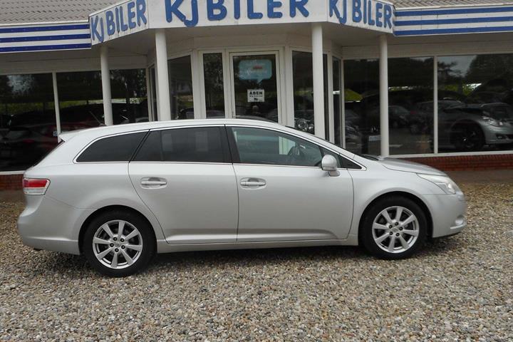 undefined Toyota Avensis fra 2011