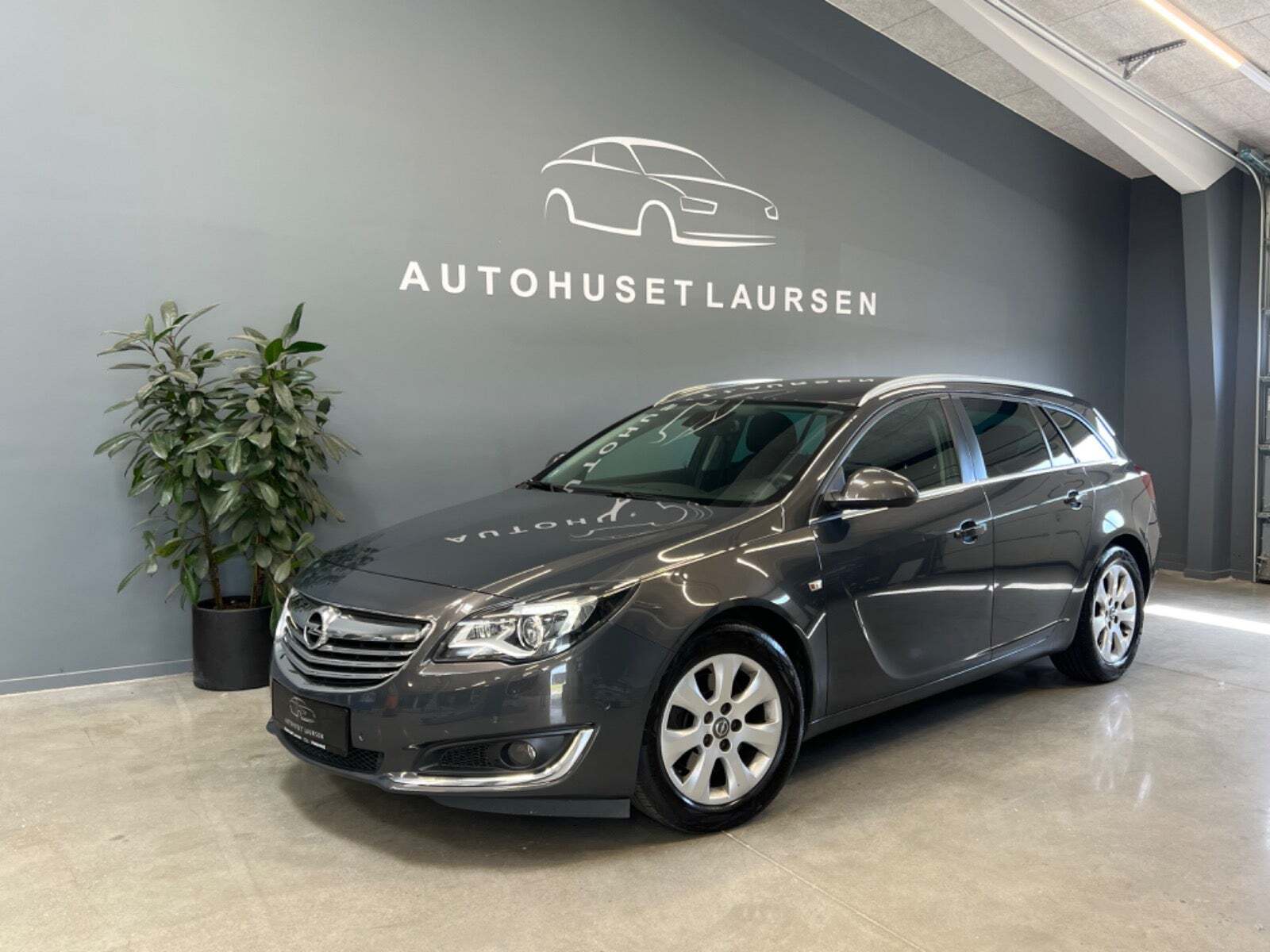 Grå Opel Insignia fra 2014