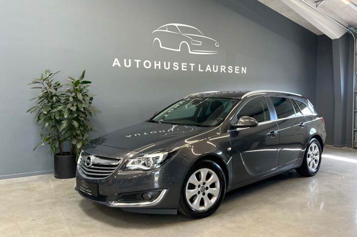 Grå Opel Insignia fra 2014