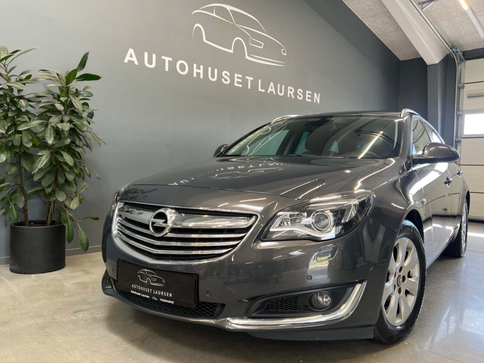 Grå Opel Insignia fra 2014