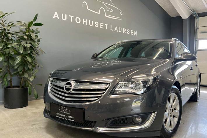 Grå Opel Insignia fra 2014
