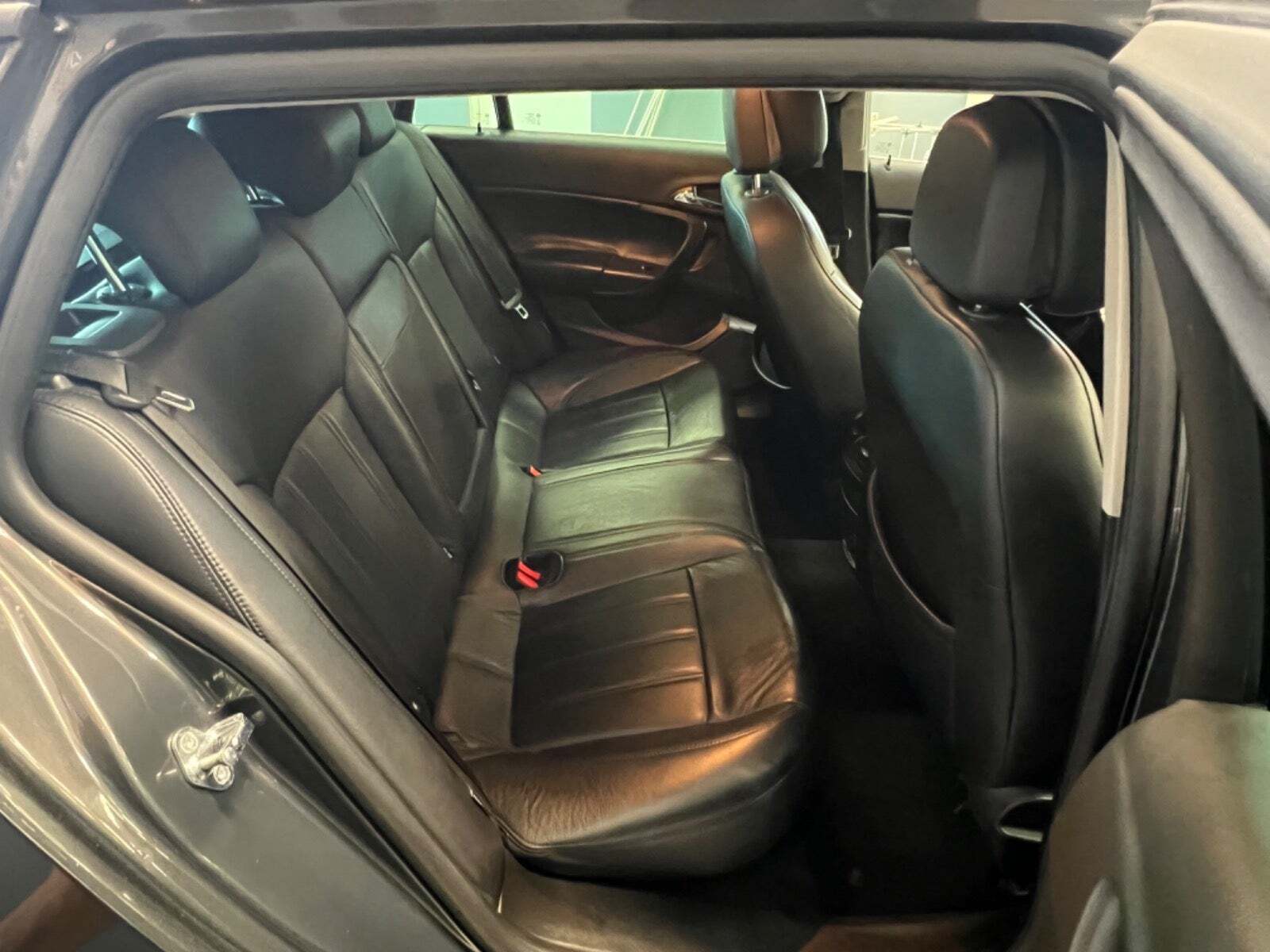 Grå Opel Insignia fra 2014