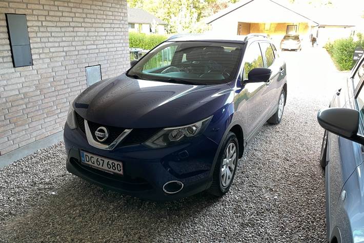 Blå Nissan Qashqai fra 2015