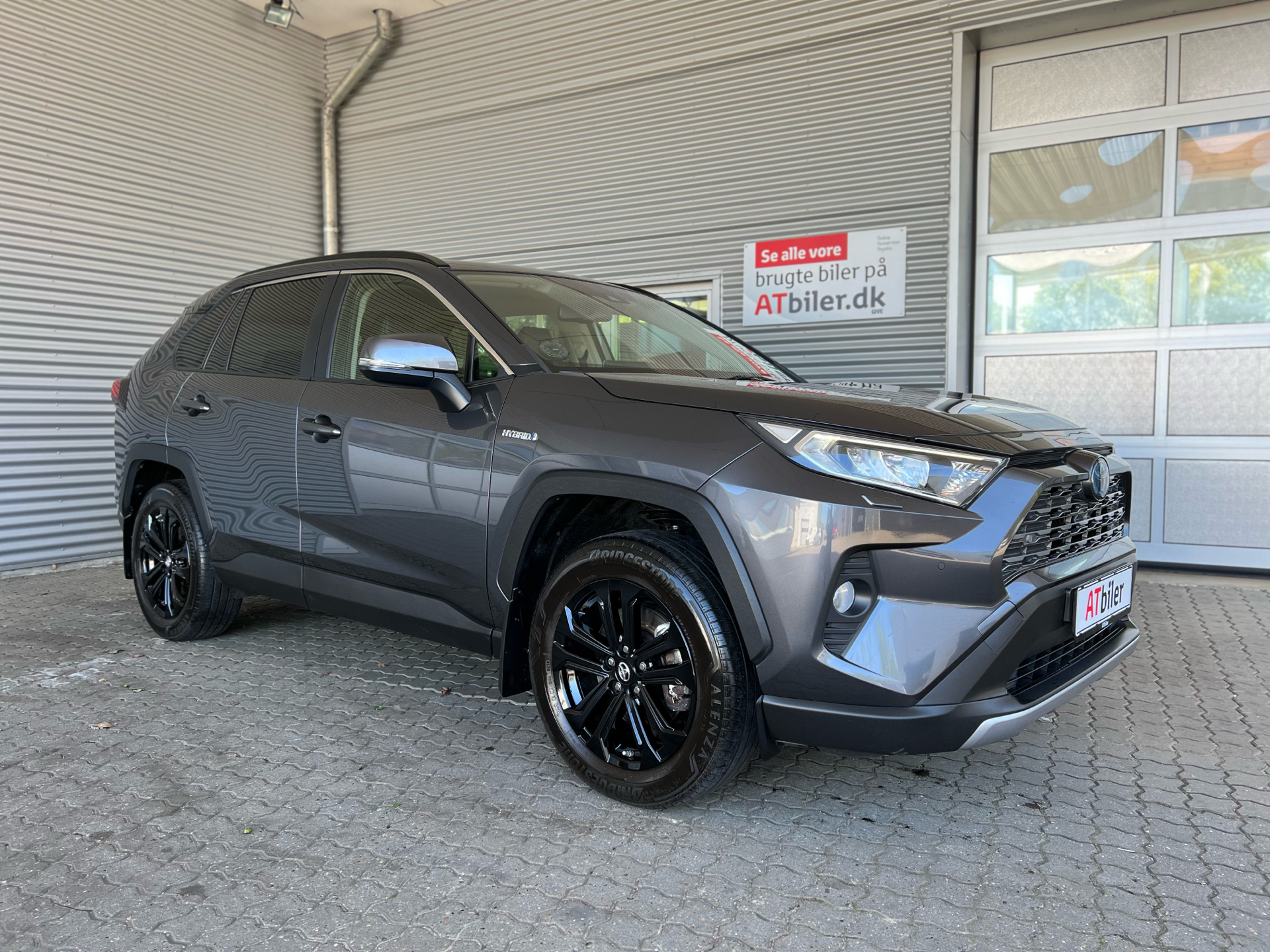 Grå Toyota RAV4 fra 2020