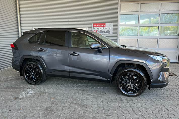 Grå Toyota RAV4 fra 2020