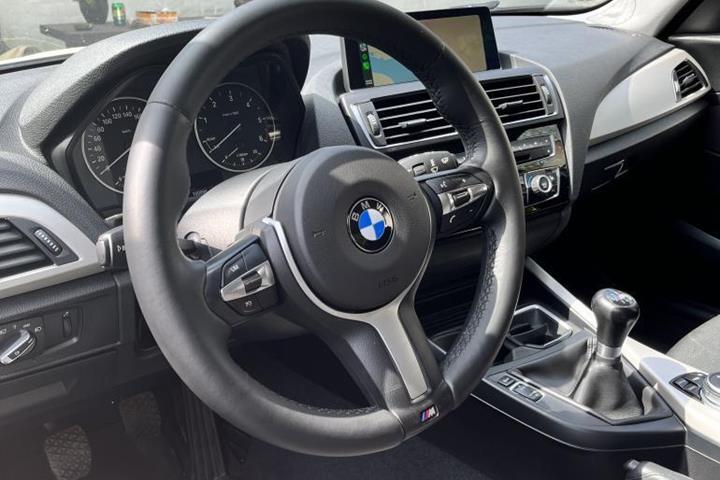 Hvid BMW 1-Serie fra 2015