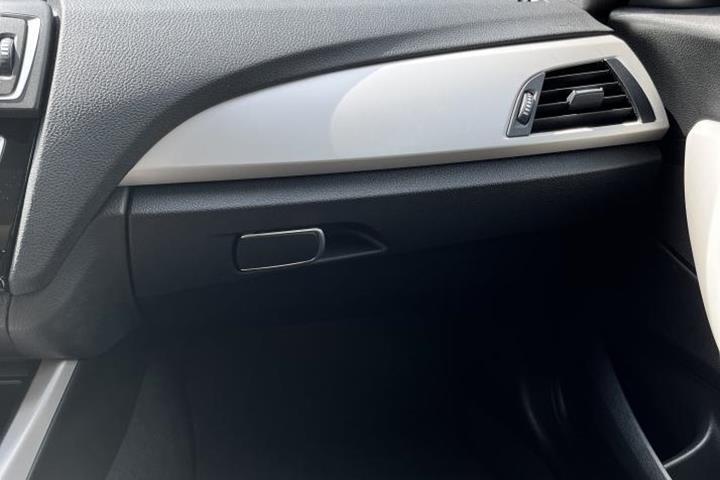 Hvid BMW 1-Serie fra 2015