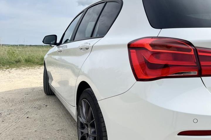 Hvid BMW 1-Serie fra 2015