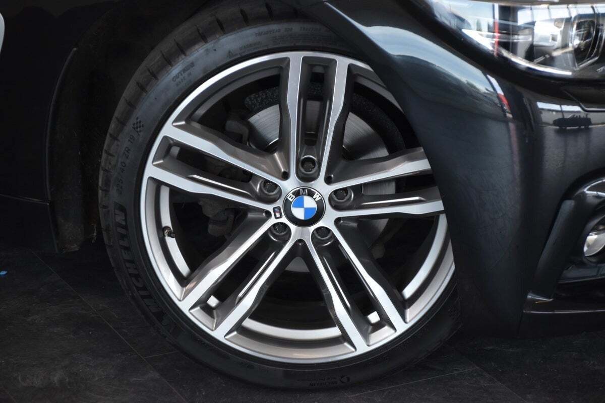 Grå BMW 420i fra 2018