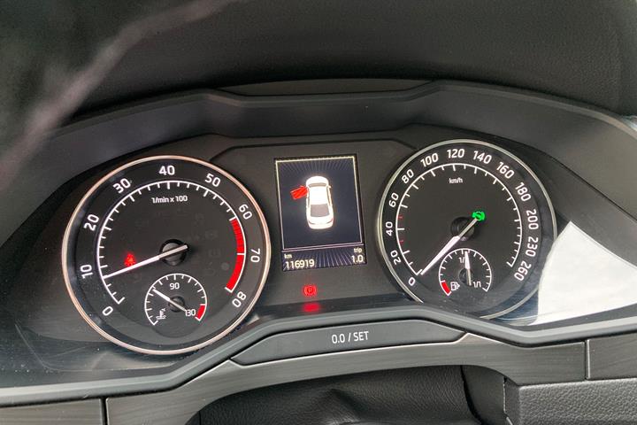 Blå Skoda Superb fra 2017