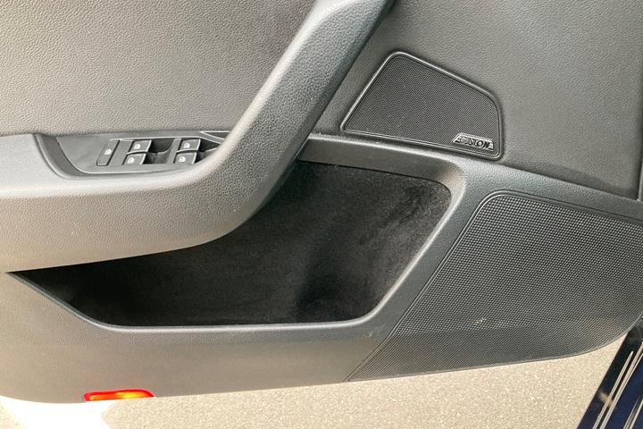 Blå Skoda Superb fra 2017