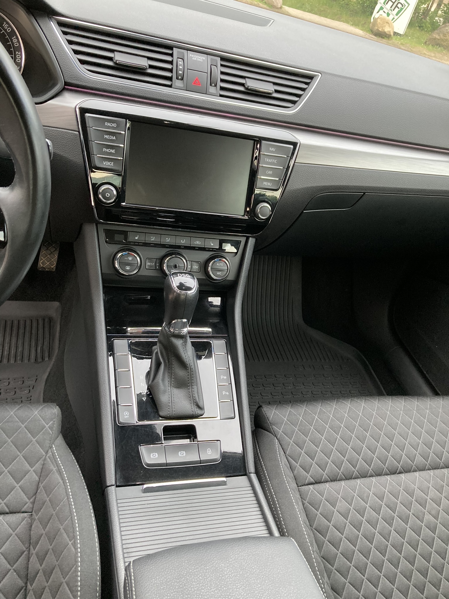Blå Skoda Superb fra 2017