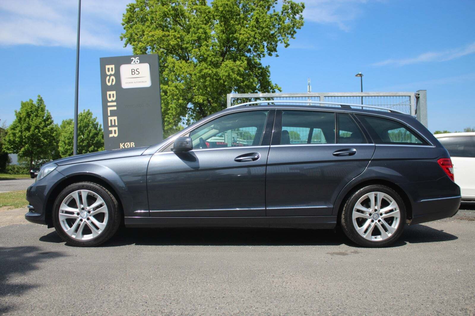 Grå Mercedes C180 fra 2013