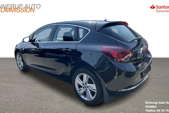 Sort Opel Astra fra 2014