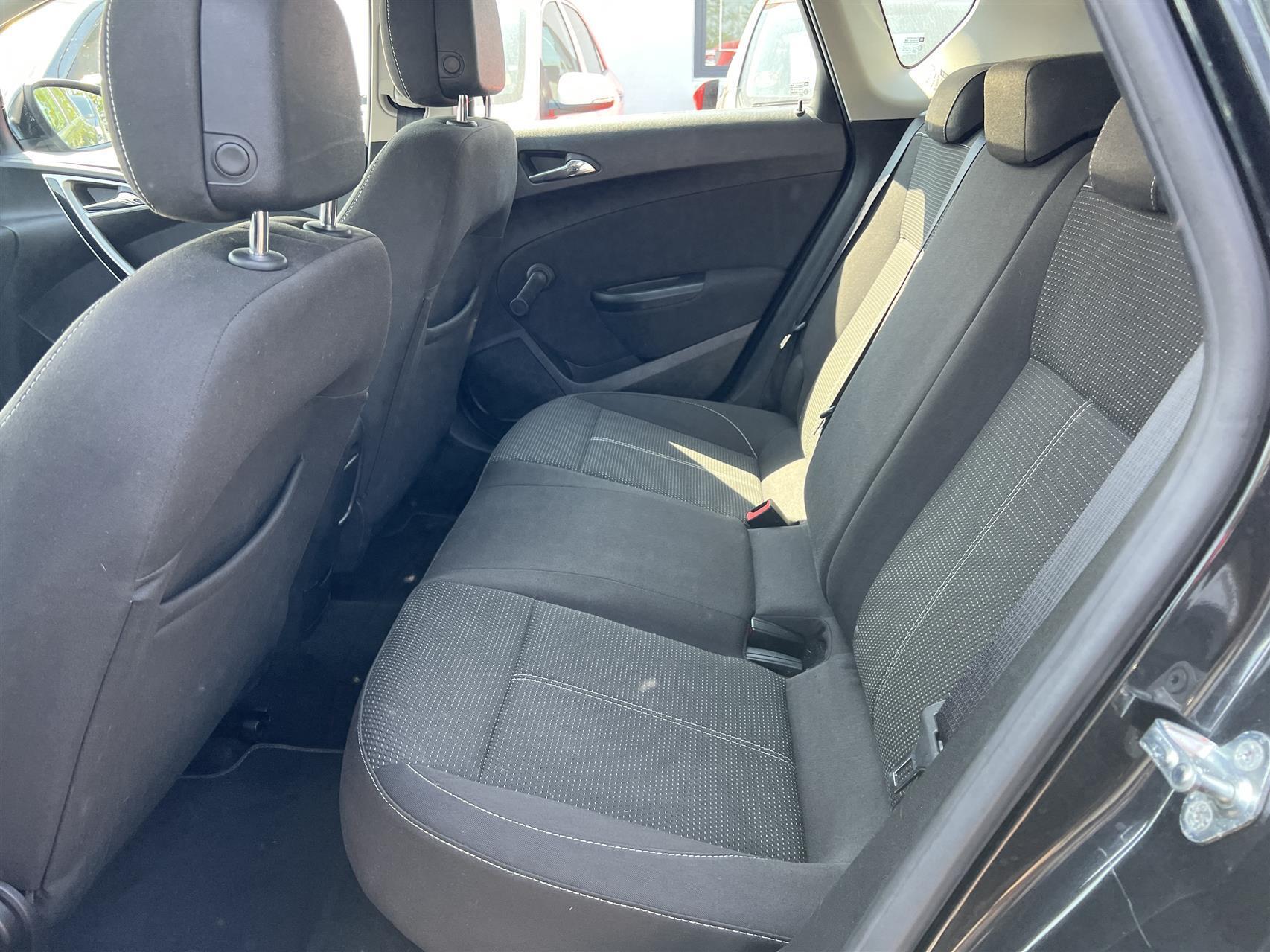 Sort Opel Astra fra 2014