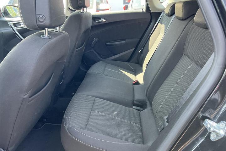 Sort Opel Astra fra 2014