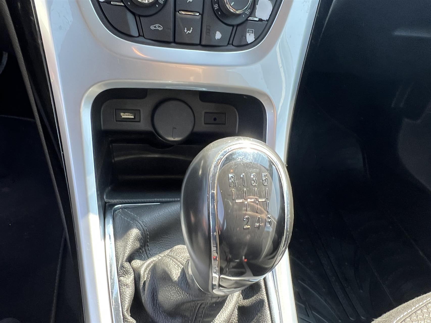 Sort Opel Astra fra 2014