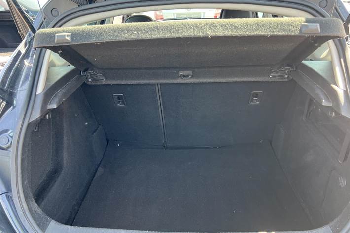 Sort Opel Astra fra 2014