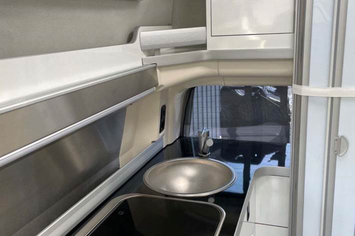 Grå VW Westfalia fra 2016