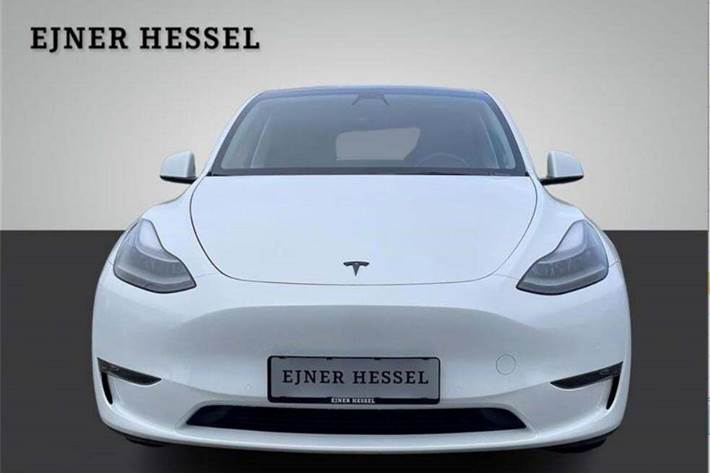 Hvid Tesla Model Y fra 2022
