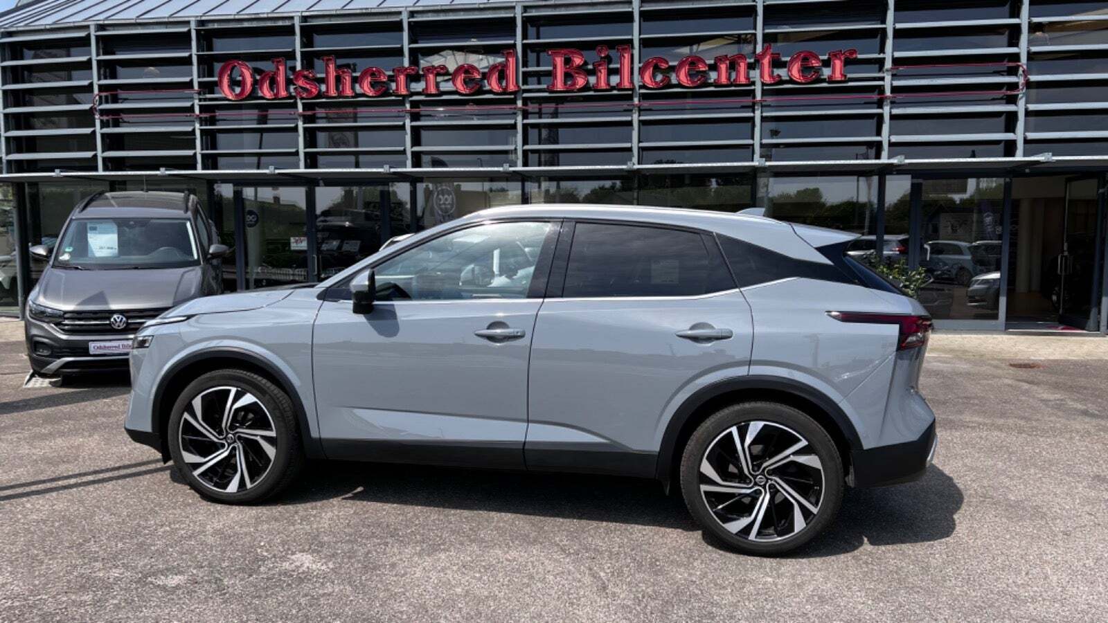 Grå Nissan Qashqai fra 2021
