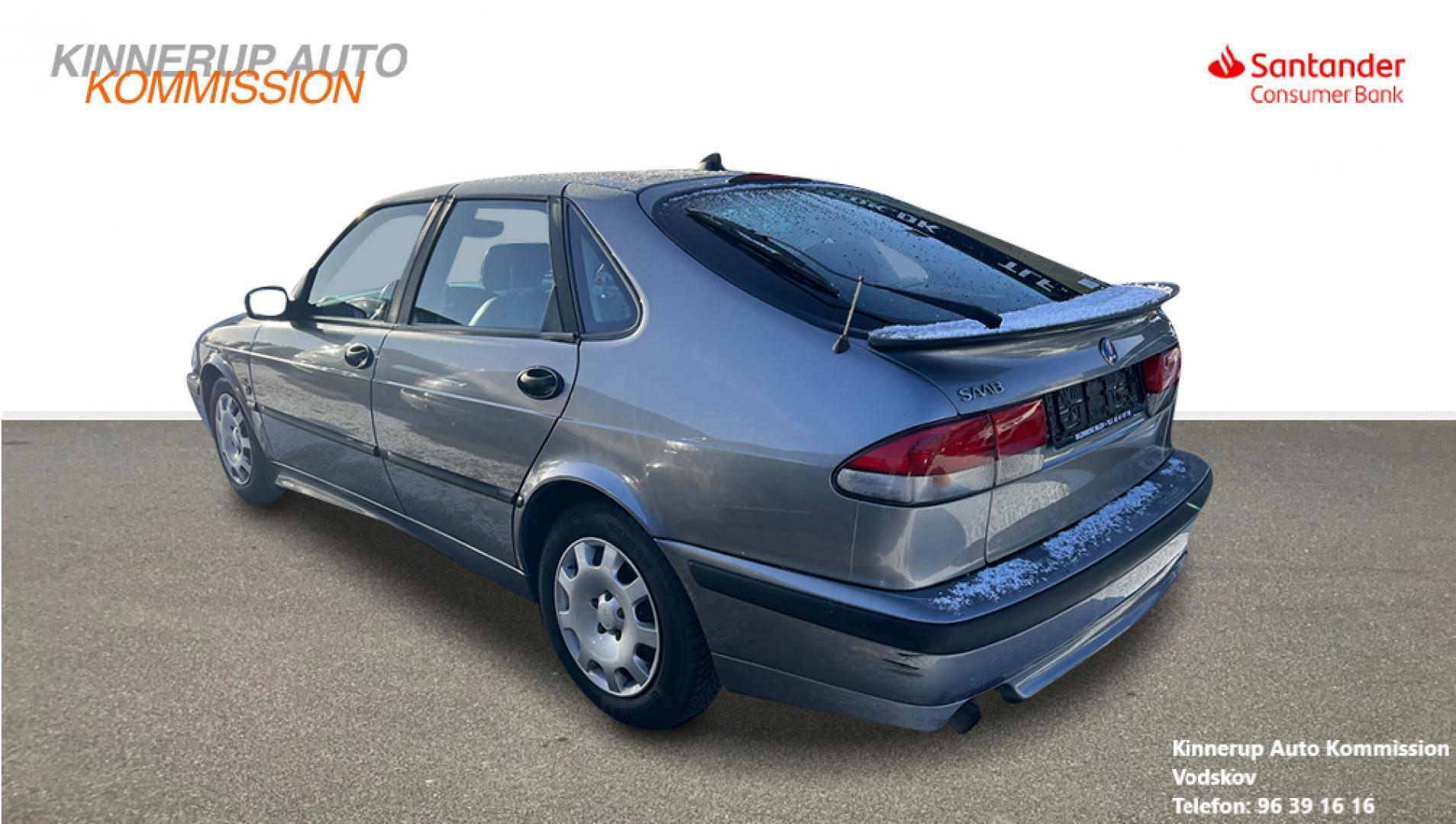 Sort Saab 9-3 fra 2002