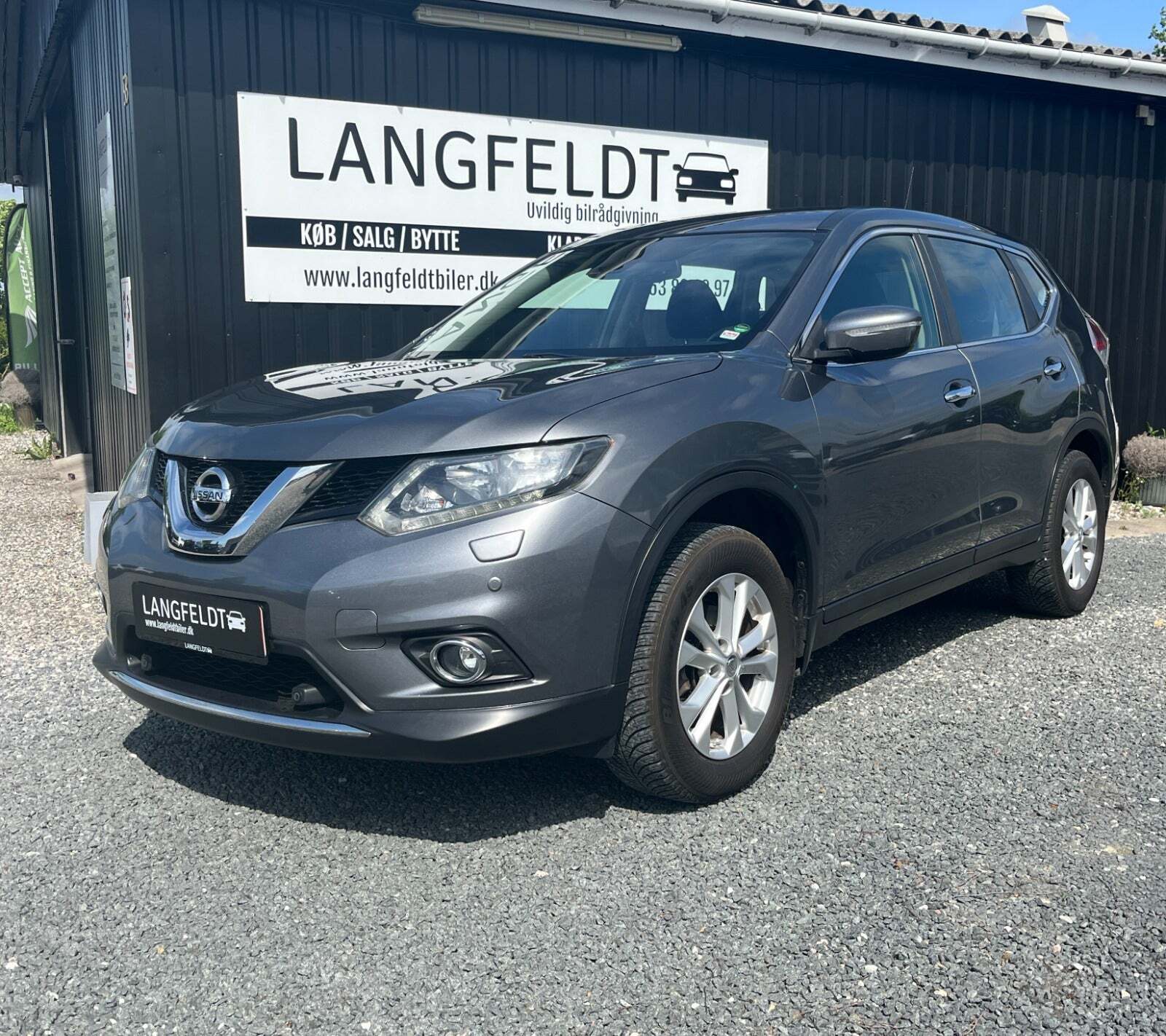 Grå Nissan X-Trail fra 2017