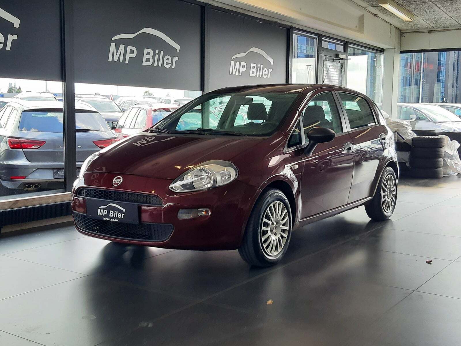 Rød Fiat Punto fra 2013