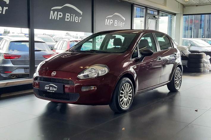 Rød Fiat Punto fra 2013