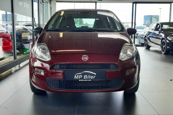 Rød Fiat Punto fra 2013