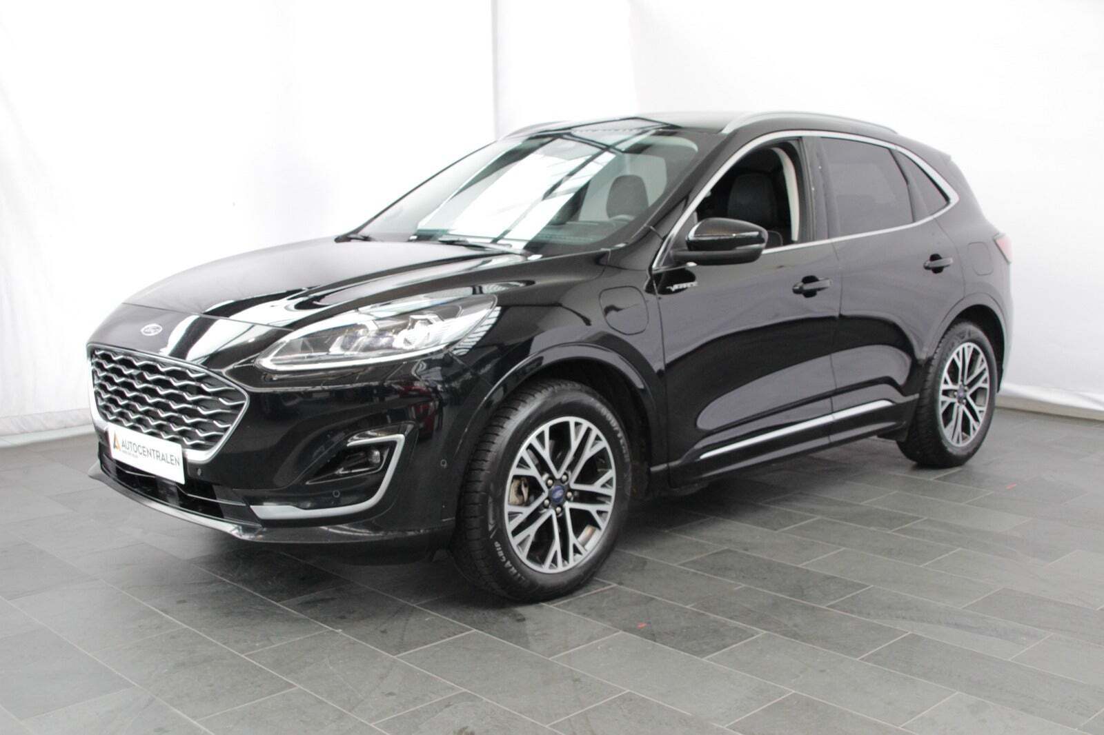 Grå Ford Kuga fra 2021