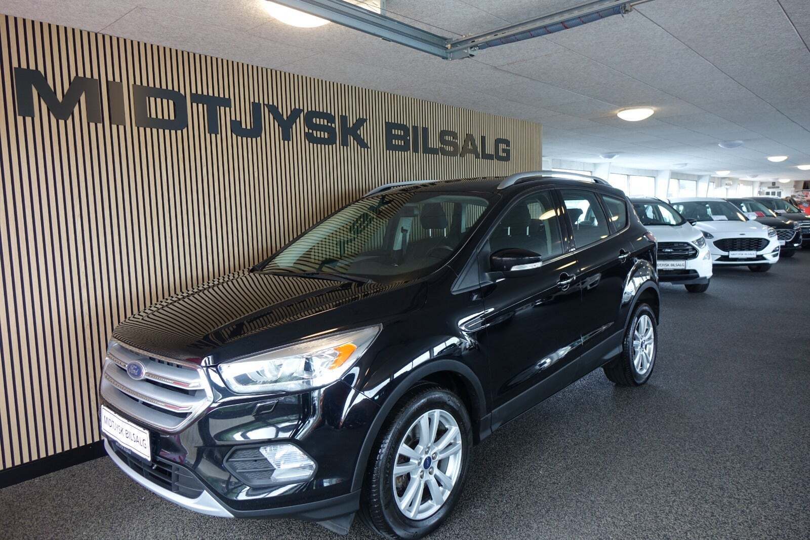 Sort Ford Kuga fra 2017