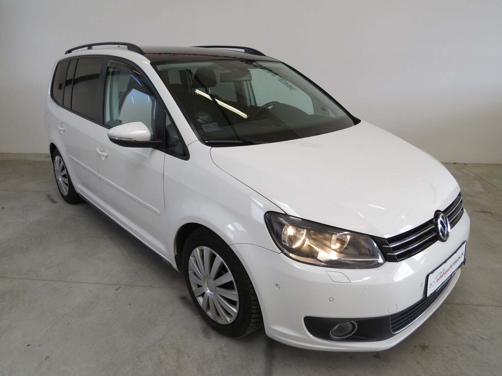 Hvid VW Touran fra 2011