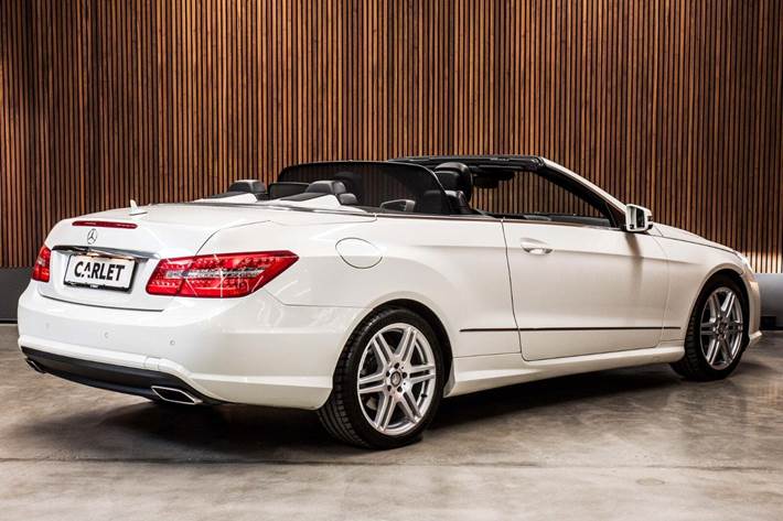 Hvid Mercedes E500 fra 2010