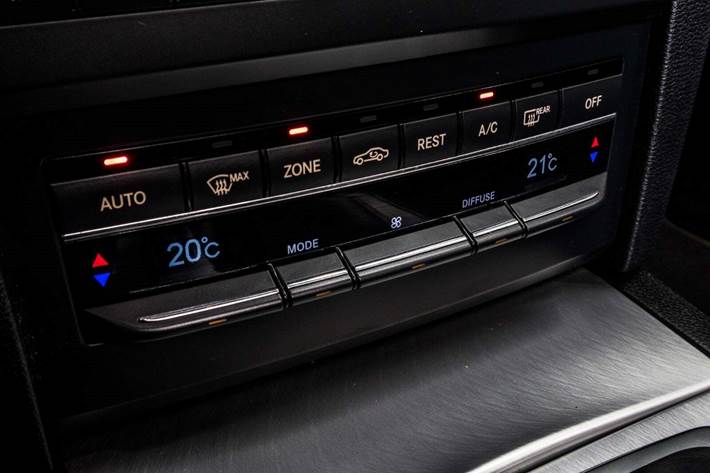 Hvid Mercedes E500 fra 2010